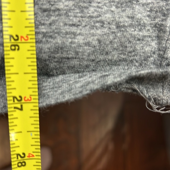 J. Crew Factory Men's Long Sleeved Grey Crew Neck Shirt - Picture 5 of 7